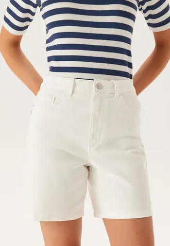 Hvit jeansshorts dame