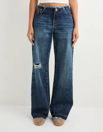 Vid, slitt jeans